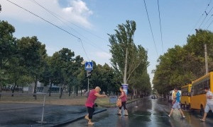 Улицу 3-я Слободская в Николаеве залило водой
