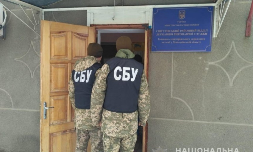 В Николаевской области госслужащий попался на взятке в размере 2,5 тысяч гривен