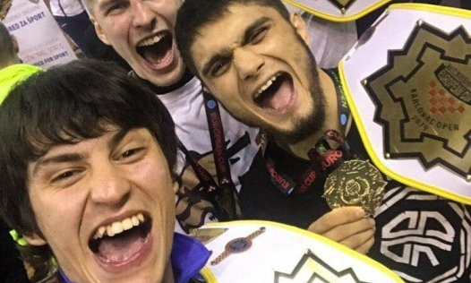 Четыре николаевских спортсмена завоевали золотые медали на Кубке Европы по кикбоксингу