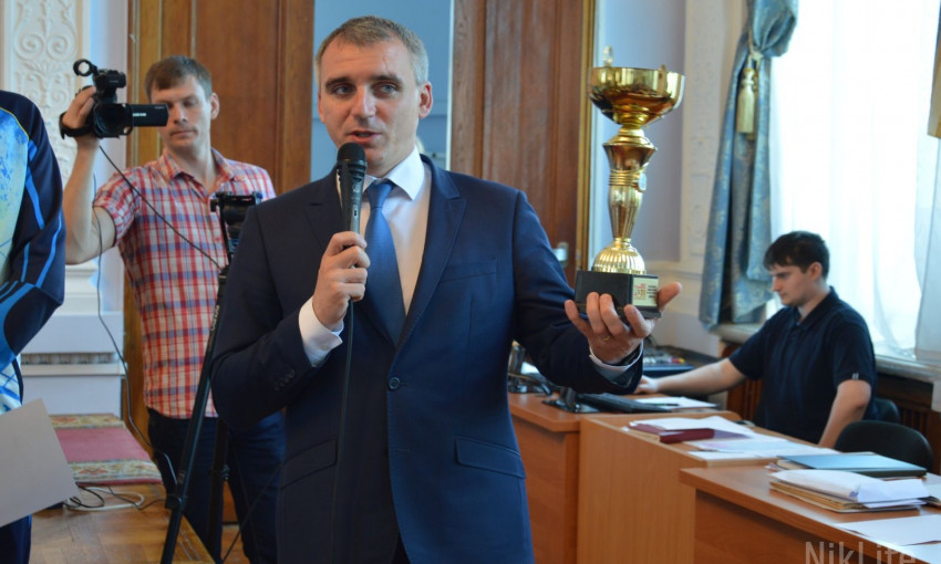 Кубок Турции для мэра и «безопасные» маршрутки: в Николаеве провели сессию горсовета