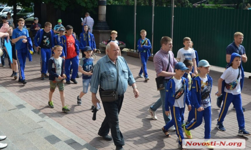 В Николаеве на сессию горсовета пришли с протестом воспитанники «Трудовых резервов»