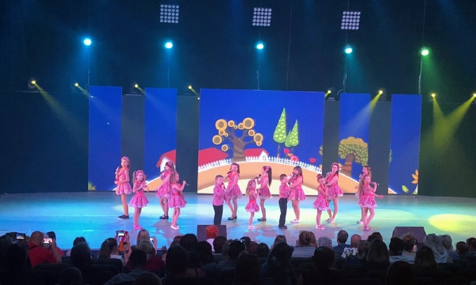 Николаевские вокалисты из «Лю старс» и «Таланта» отчитались перед поклонниками на сцене «Юности» 