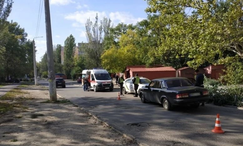 В центре Николаева «Волга» сбила школьницу