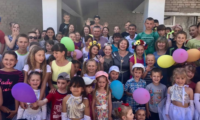 На Николаевщине в День защиты детей запустили в небо голубей мира