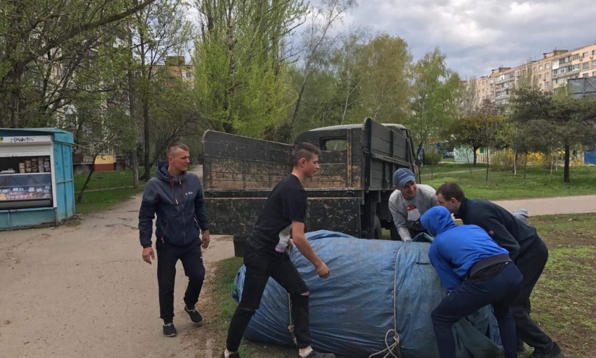 В Николаеве городские власти демонтировали надувной батут, который работал без разрешительных документов