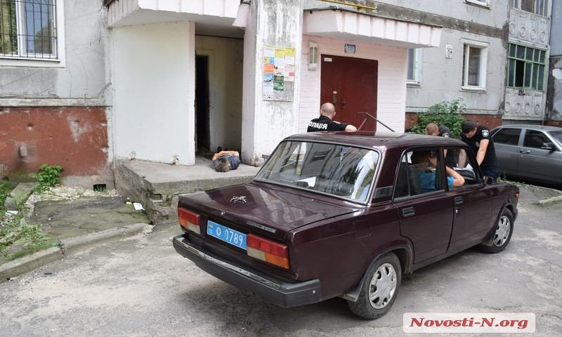 В Николаеве в мусорной камере многоэтажного дома обнаружен труп