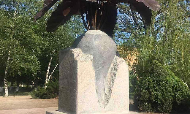 Вместо памятника Ленину на Николаевщине установили памятник свекле