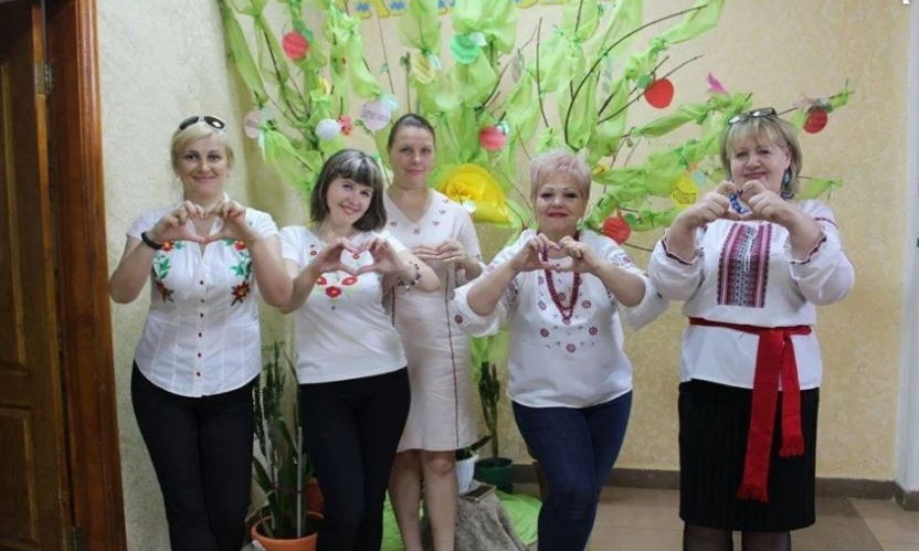 Николаевские учителя подарили своим ученикам танец в честь завершения учебного года