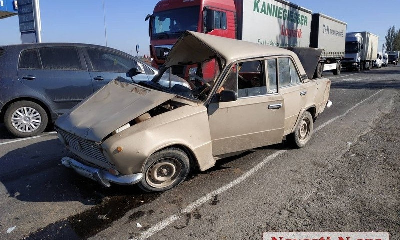 На трассе «Николаев-Херсон» столкнулись автомобиль и седельный тягач