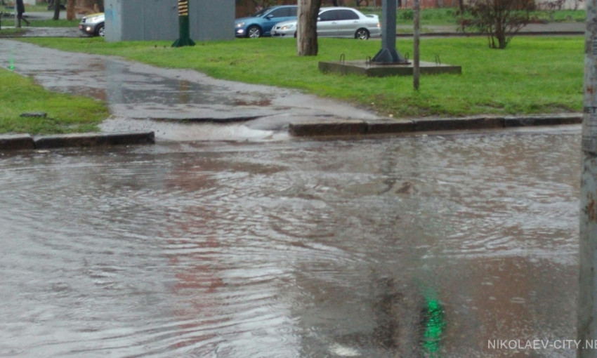 Николаевские тротуары не выдерживают непогоду