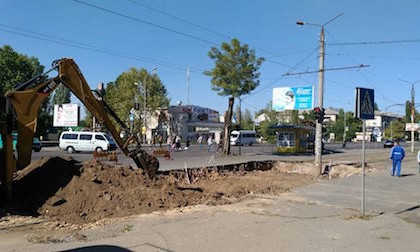 На Богоявленском проспекте продолжается ремонт трамвайных переездов